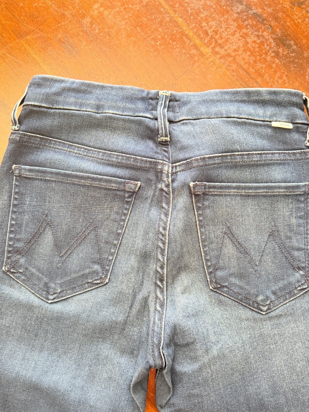 MOTHER Jeans in medium blue with tan leather patch - Picture 2 of 6